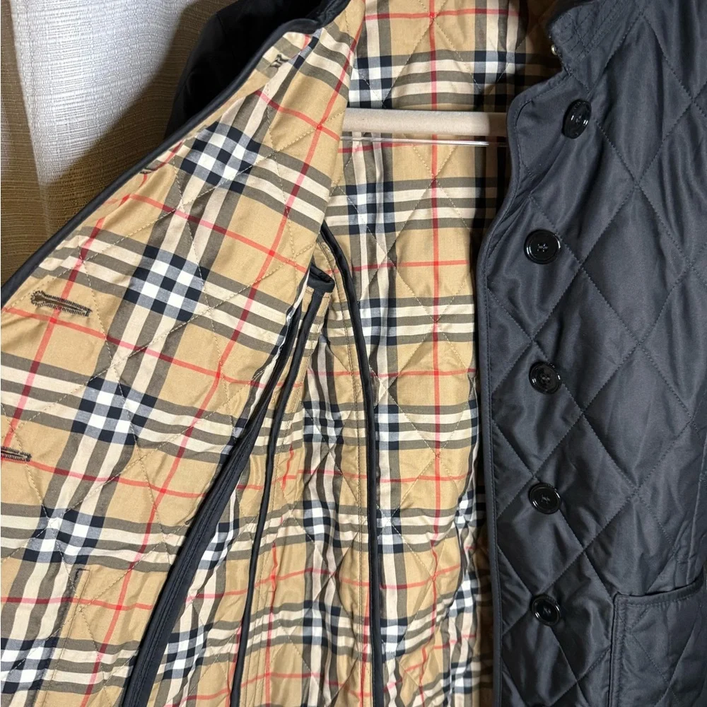 Burberry Black Quilted Women's Jacket - Picture 6 of 6